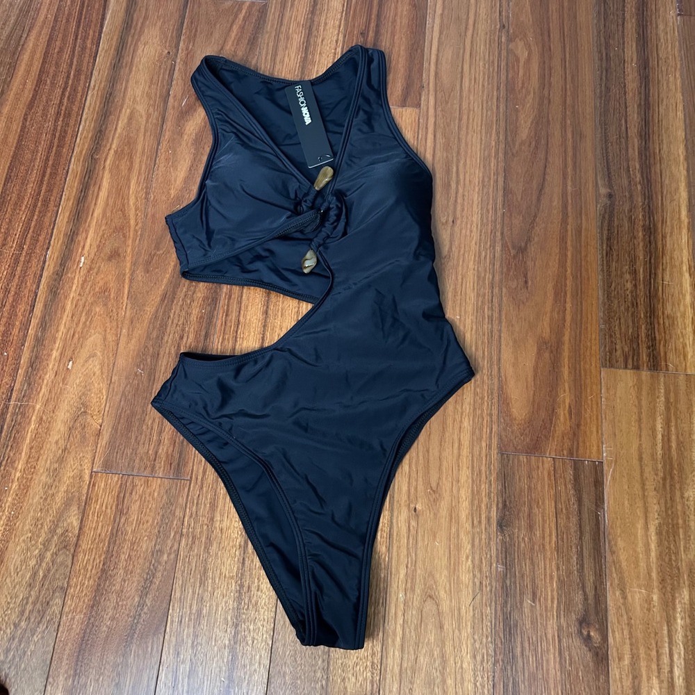 Fashion Nova Malia Stone Hardware Cutout 1 Piece‎ Swimsuit Black Small ZDFNS1307